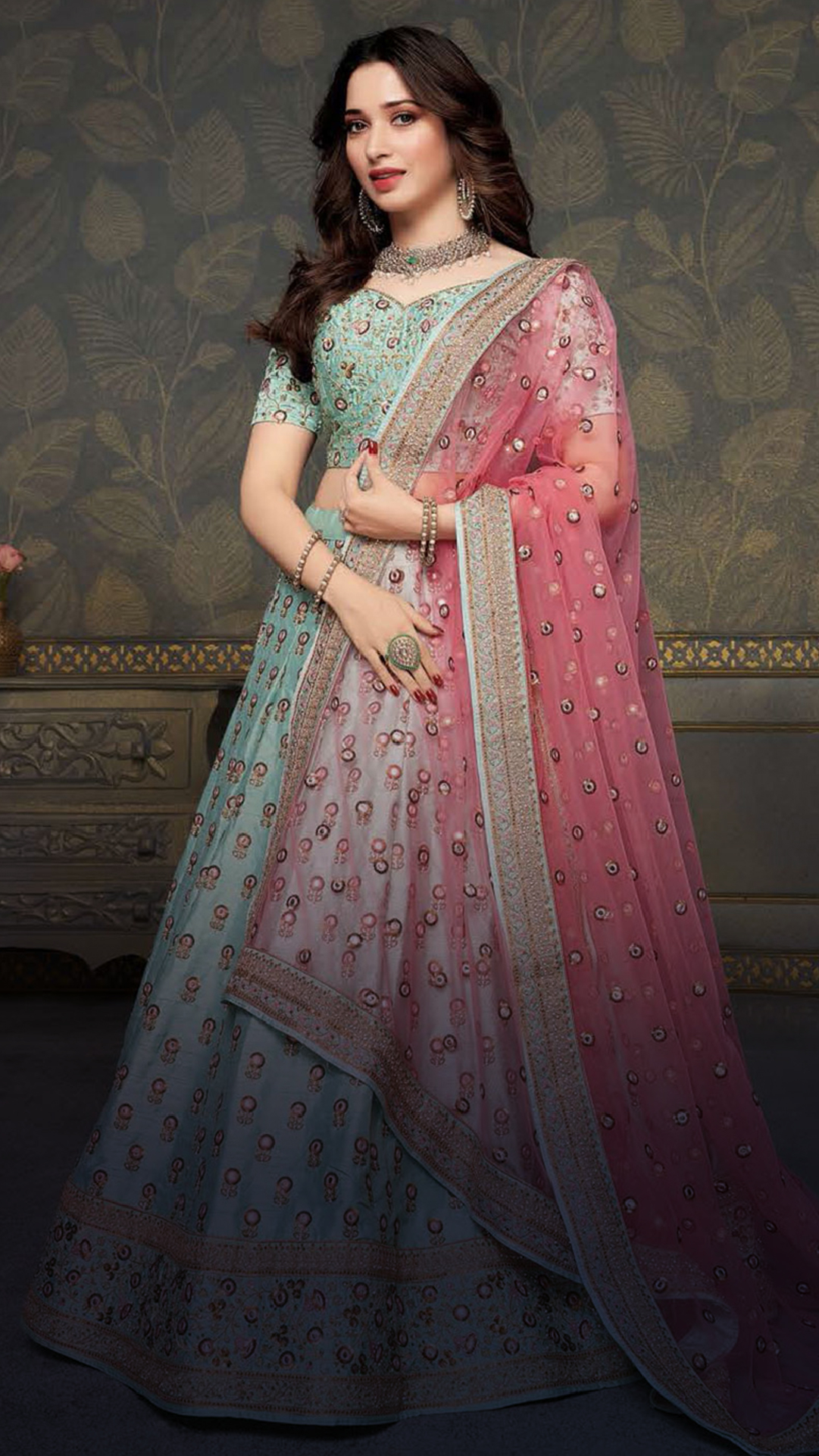Sonam Kapoor Wedding Lehenga, Bridal Look, Outfits & Fashion Trends –  Sloshout Blog